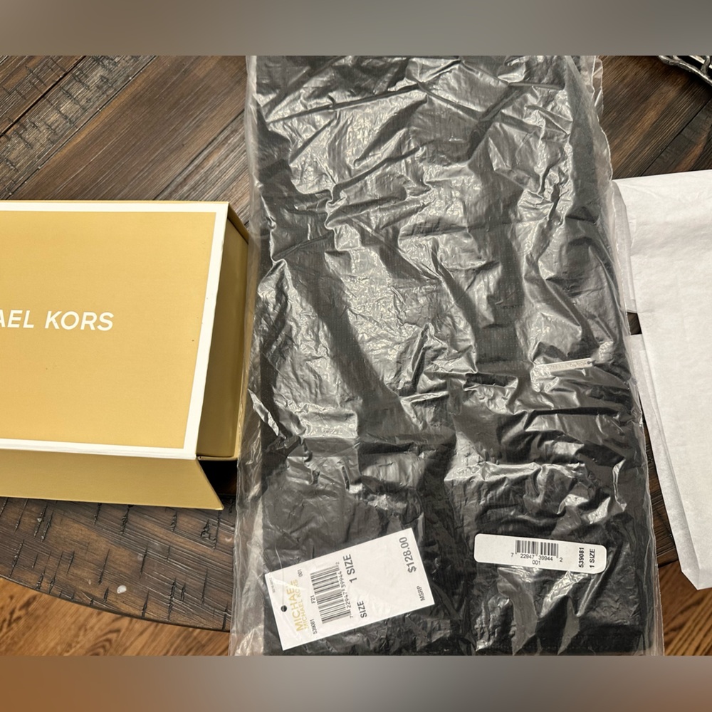 NWT Michael Kors Scarf – Warmth with a Touch of Luxe